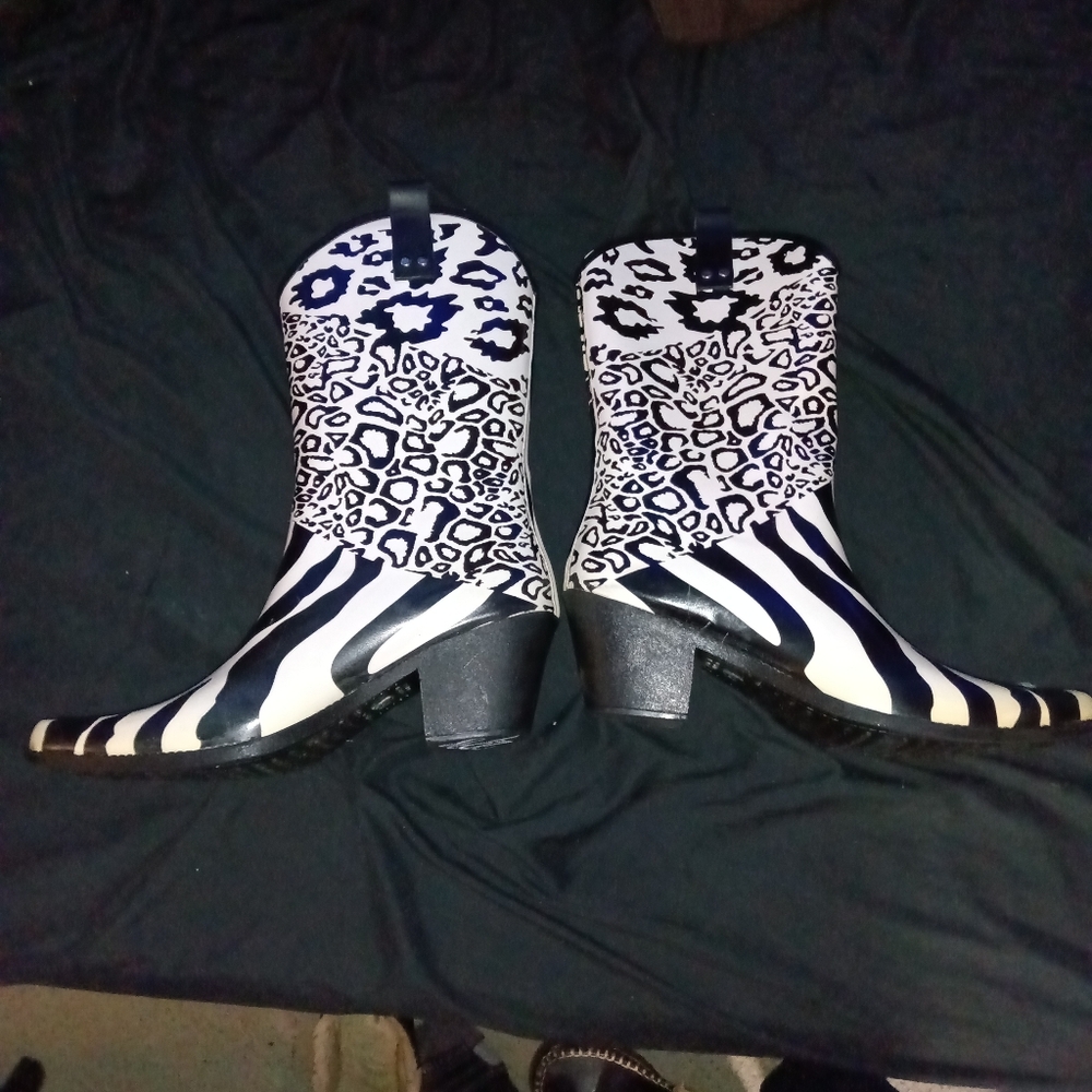 Animal Print Rain Boots - Picture 6 of 8
